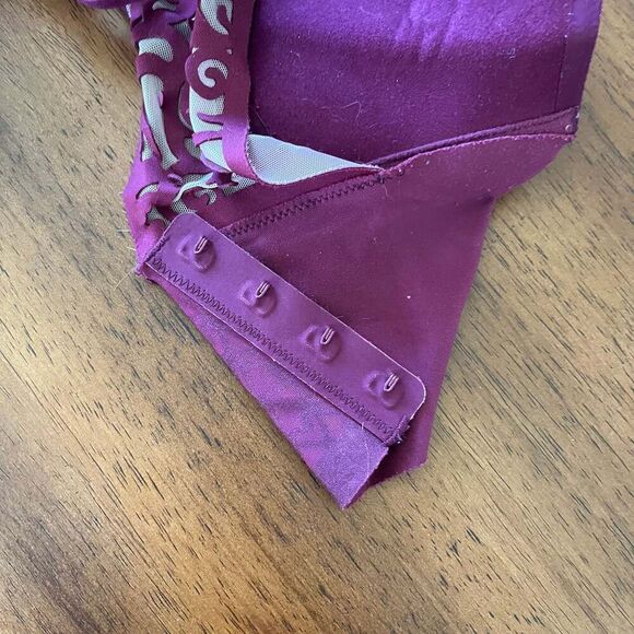 Victoria's Secret Dream Angels Lined Demi Bra Racerback Dark Raspberry 32D - Picture 8 of 8